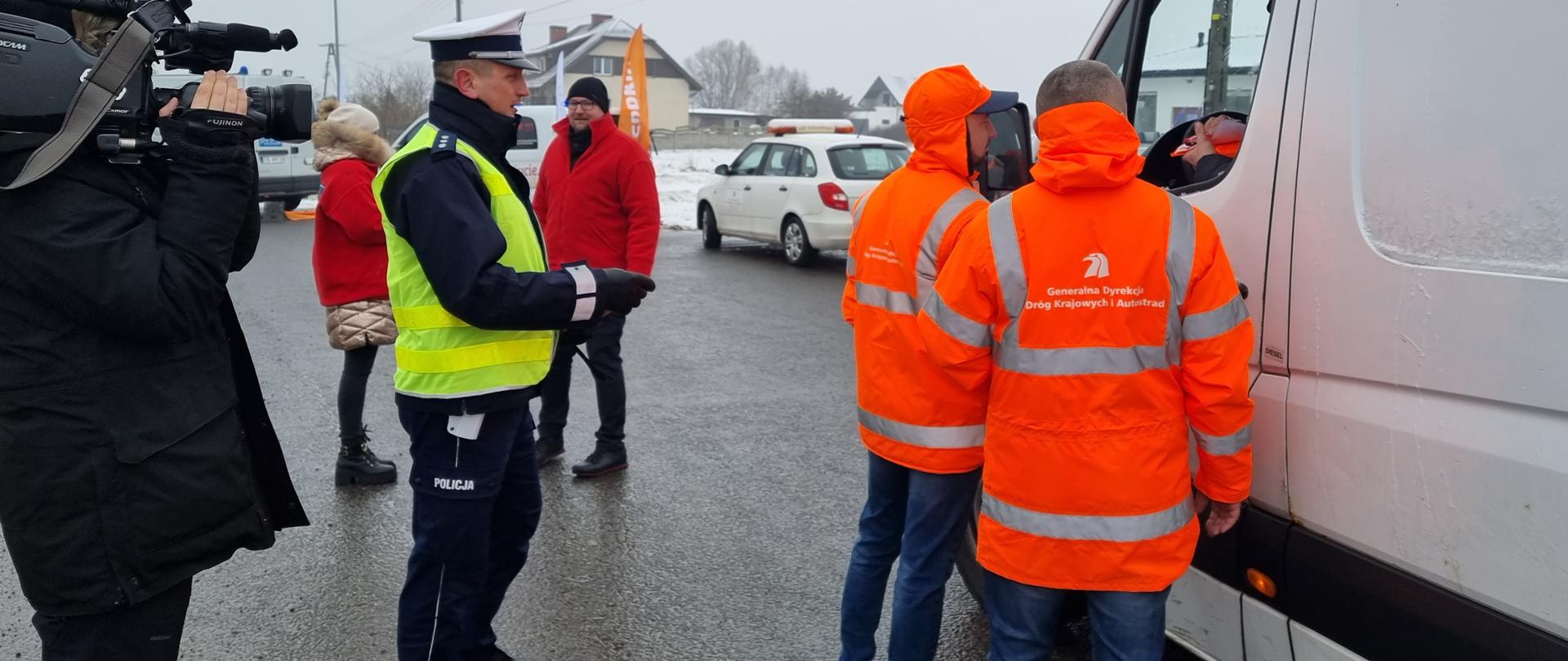 Akcja "Drogocenna krew" - kontrola drogowa z udziałem policji, drogowców, pracowników centrum krwiodawstwa 