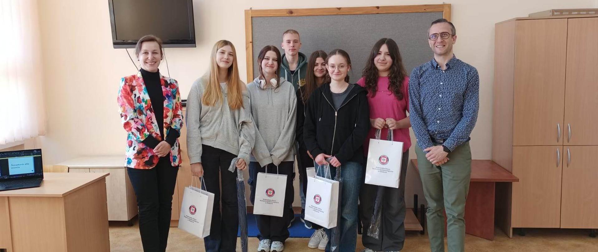 Laureacji konkursu wiedzy "Trzymaj formę!" - klasa w szkole