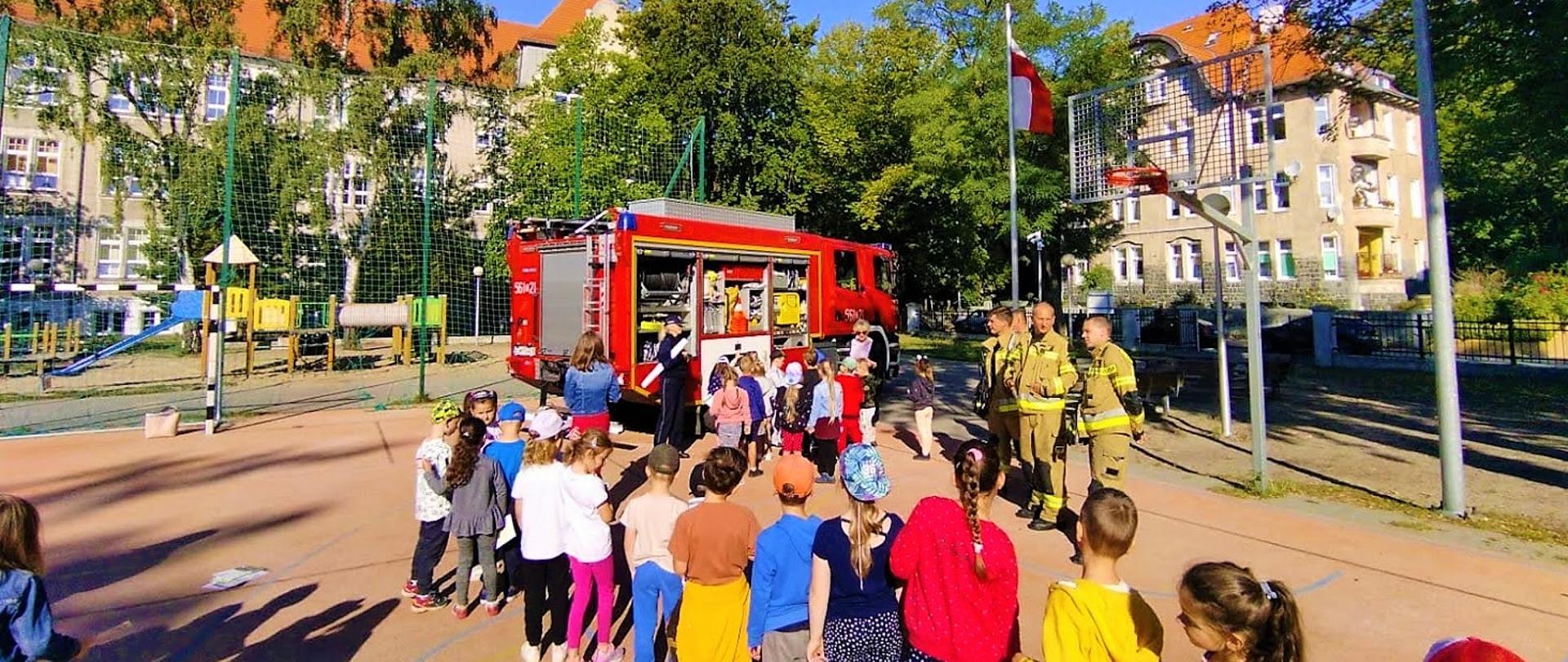 Strażacy u przedszkolaków