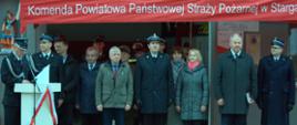 W pierwszy rzędzie od lewej Prezes OSP, Wicestarosta, Wójt, Poseł Jach, Z-ca KW, Z-ca Wójta, Poseł Dobrzyński, Komendant Powiatowy