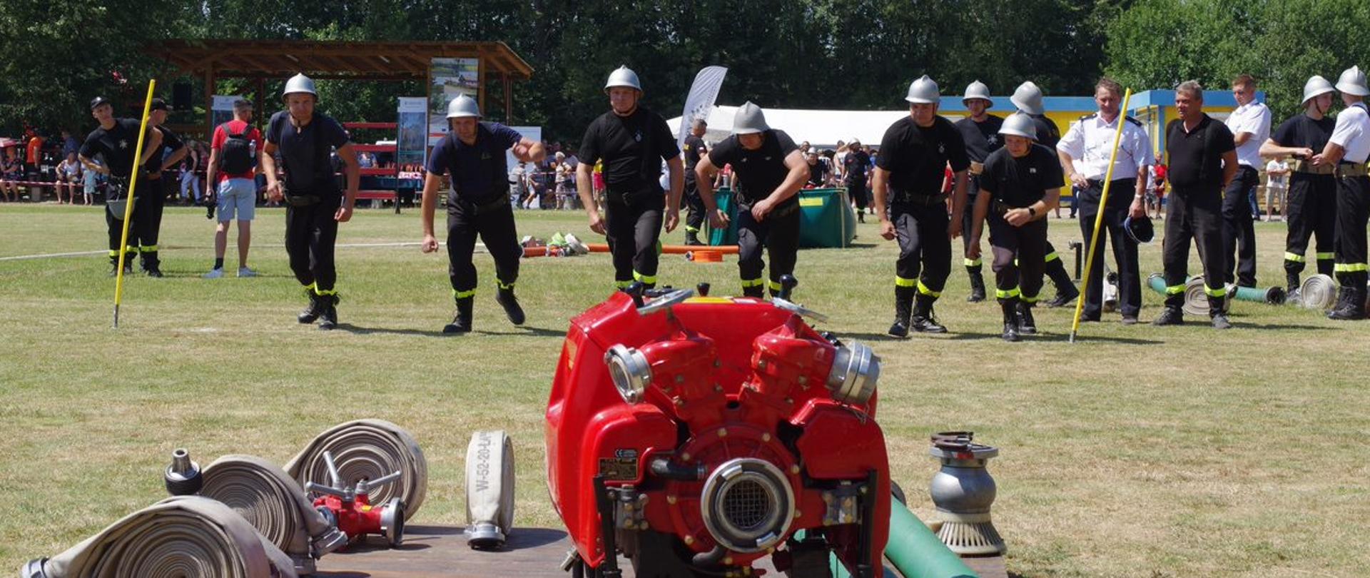 ćwiczenia bojowe podczas zawodów sportowo-pożarniczych 