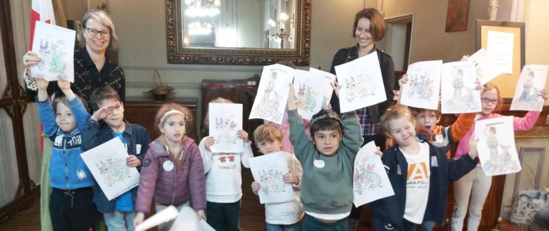 W ramach Tygodnia Kultury Polskiej w mieście Buenos Aires, we wrześniu 2022 odbyło się piękne spotkanie z dziećmi oraz ze Smokiem Wawelskim (słynnym smokiem krakowskim) i Syrenką Warszawską. 