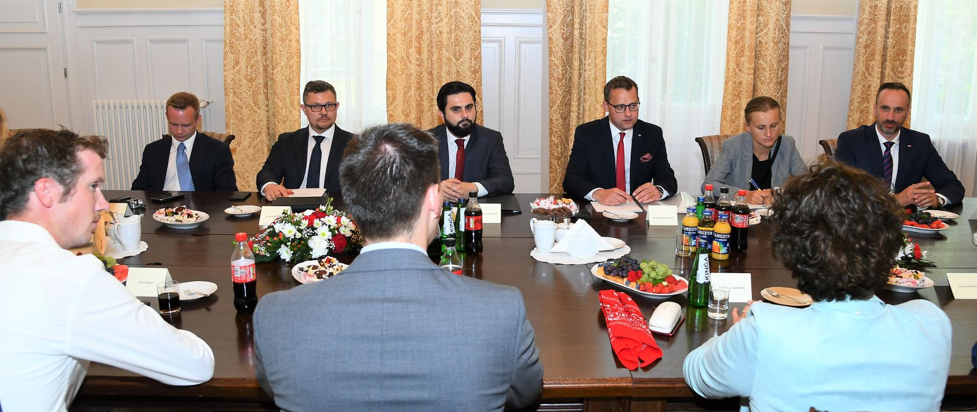 Delegacja rolników z Holandii w Ministerstwie Sprawiedliwości. W spotkaniu udział wziął wiceminister sprawiedliwości Marcin Romanowski