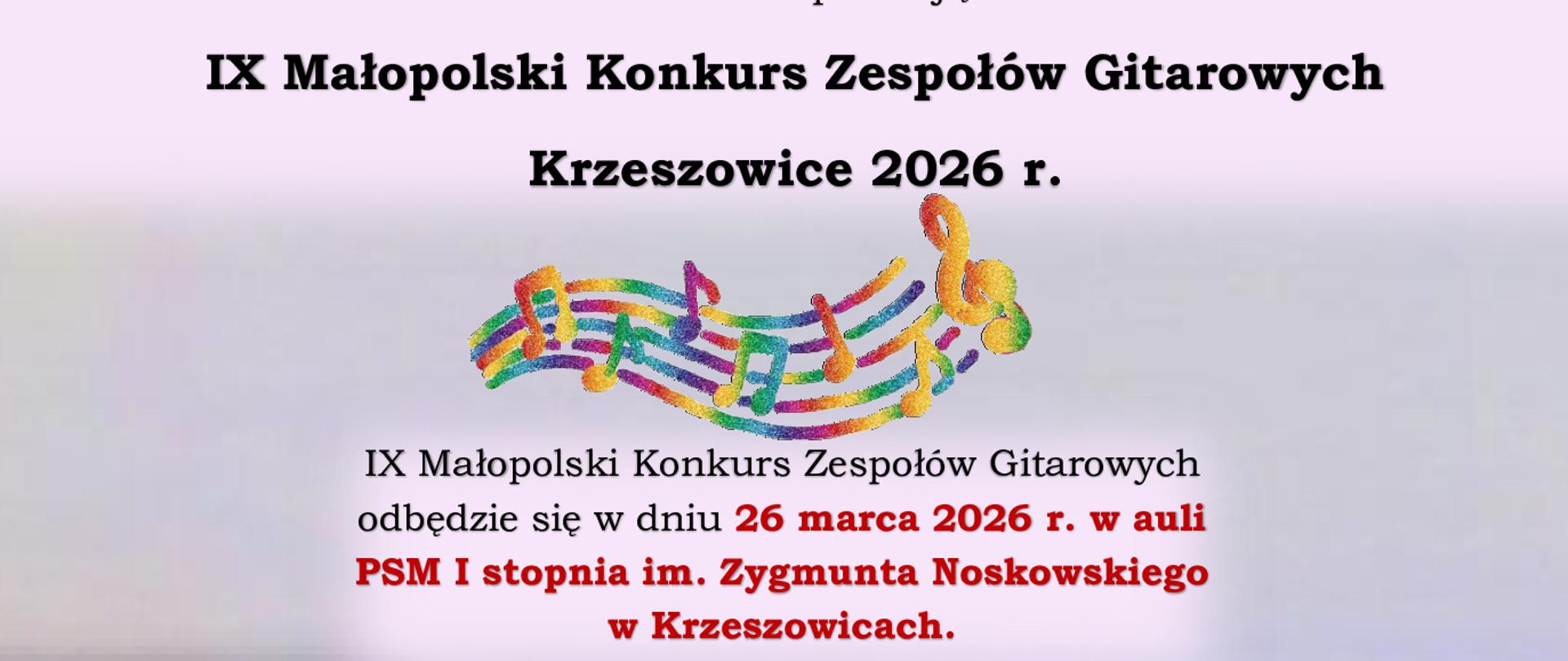 Pionowy plakat informacyjny utrzymany w jasnej, pastelowej kolorystyce z delikatnym gradientowym tłem w odcieniach różu, fioletu i jasnego błękitu.
W lewym górnym rogu znajdują się dwa logotypy. Pierwszy to logo Państwowej Szkoły Muzycznej I stopnia im. Zygmunta Noskowskiego w Krzeszowicach – granatowy prostokąt z kolorowymi pionowymi paskami (żółty, pomarańczowy, czerwony) i stylizowaną nutą. Obok znajduje się niebieskie logo z białą nutą i napisem:
„Pokochajmy Muzykę
Stowarzyszenie”.
Poniżej, wyśrodkowany czarny tekst:
„Państwowa Szkoła Muzyczna I stopnia im. Zygmunta Noskowskiego w Krzeszowicach”
Niżej:
„Stowarzyszenie „Pokochajmy muzykę”
serdecznie zapraszają na”
Centralnie, dużym pogrubionym czarnym tekstem:
„IX Małopolski Konkurs Zespołów Gitarowych”
Pod spodem:
„Krzeszowice 2026 r.”
Niżej, na środku, kolorowa grafika przedstawiająca pięciolinię z nutami w barwach tęczy (zielony, niebieski, żółty, pomarańczowy, różowy).
Poniżej tekst informacyjny:
„IX Małopolski Konkurs Zespołów Gitarowych
odbędzie się w dniu 26 marca 2026 r. w auli
PSM I stopnia im. Zygmunta Noskowskiego
w Krzeszowicach.”
Data „26 marca 2026 r.” oraz nazwa szkoły „PSM I stopnia im. Zygmunta Noskowskiego” wyróżnione są kolorem czerwonym.
Dalej:
„W ramach konkursu organizatorzy zapraszają na:”
Wypunktowanie:
• „koncert zespołu Kupiński Guitar Duo,”
• „wykład „Razem brzmi lepiej - podstawy gry w zespole kameralnym” (dr hab. Ewa Jabłczyńska - AM w Krakowie, dr Dariusz Kupiński - AM w Katowicach).”
Po prawej stronie, czarną strzałką wskazany czerwony napis:
„GODZ. 16.00, WSTĘP WOLNY.”
W dolnej prawej części znajduje się zdjęcie duetu gitarowego: kobieta i mężczyzna ubrani na czarno, grający na gitarach klasycznych, na jasnym tle.
Po lewej stronie, w dolnej części plakatu, znajduje się duża ilustracja kolorowej gitary w stylu pastelowej grafiki, umieszczona w jasnej ramce z zaokrąglonymi rogami.
Na dole plakatu sekcja „Patronat:” z wymienionymi:
„Wacław Gregorczyk Burmistrz Gminy Krzeszowice”
„Kopalnie Porfiru i Diabazu Sp. z o.o.”
„Polskie Wydawnictwo Muzyczne”
„Abix”
„Euterpe”
„Czasopismo gitarzystów klasycznych SZEŚĆ STRUN ŚWIATA”
„Melba”
Obok umieszczone są kolorowe logotypy sponsorów: herb Gminy Krzeszowice (czerwony z białym symbolem), logo Kopalni Porfiru, żółto-czarne logo PWM Edition, logo Abix, zielone logo Euterpe, logo „Sześć Strun Świata” oraz czerwone logo Melba.
Całość plakatu utrzymana jest w jasnej, przyjaznej kolorystyce z pastelowym tłem i kontrastującymi czarnymi oraz czerwonymi akcentami tekstowymi. Styl informacyjny, przejrzysty, z elementami muzycznymi (gitara, nuty, duet gitarowy).