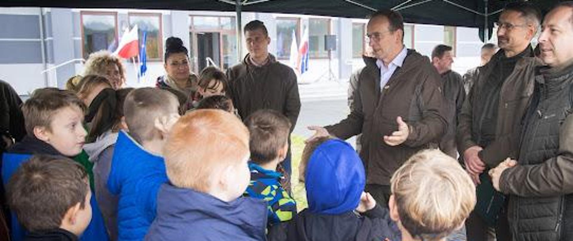 Akcja sadzenia drzew z udziałem wiceministra Edwarda Siarki