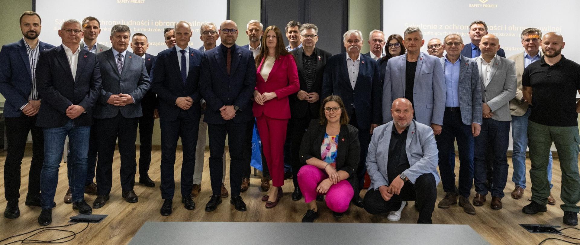 Pamiątkowa fotografia uczestników szkolenia 