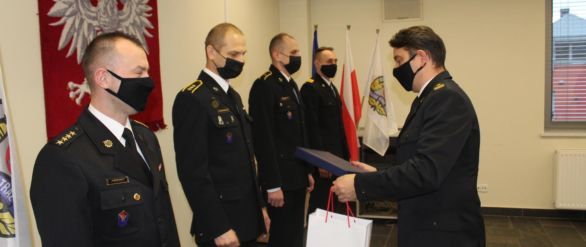 Wręczenie podziękowań