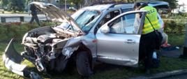 Zdjęcie przedstawia wrak samochodu osobowego