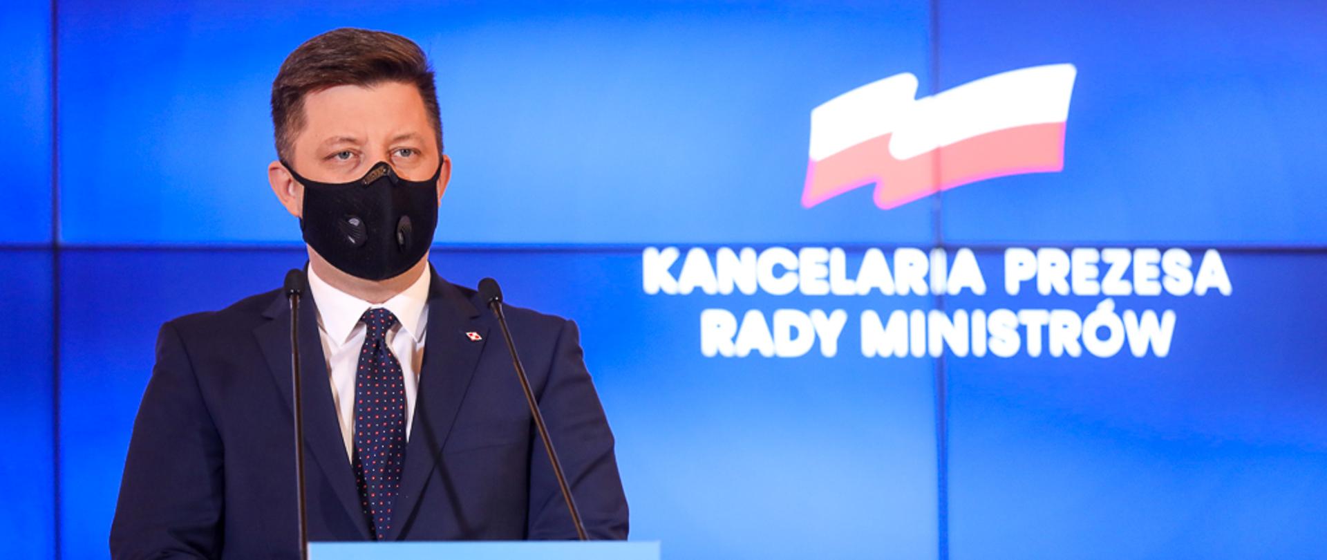 Na zdjęciu przy mównicy stoi Michał Dworczyk, szef KPRM