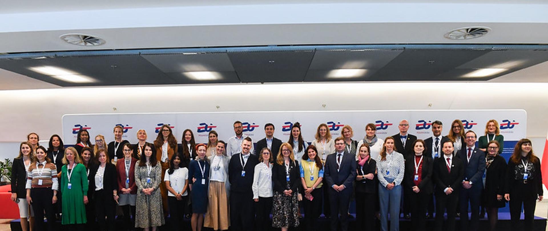 Zdjęcie grupowe ze spotkania Europejskiej Sieci Integracji (EIN) w ramach polskiej Prezydencji Unii Europejskiej