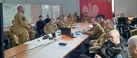 Uczestnicy szkolenia wraz z prowadzącym - mł. ogn. Radosławem Araszkiewiczem
