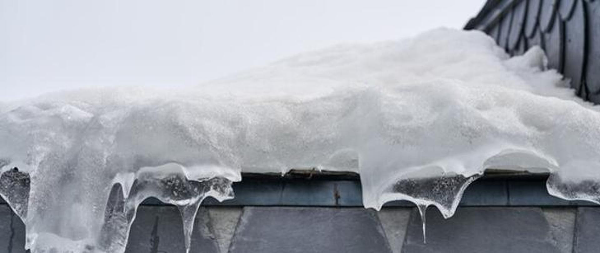 Obowiązki dotyczące usuwania opadów śnieżnych, sopli oraz nadmiaru śniegu na dachach i elewacjach.