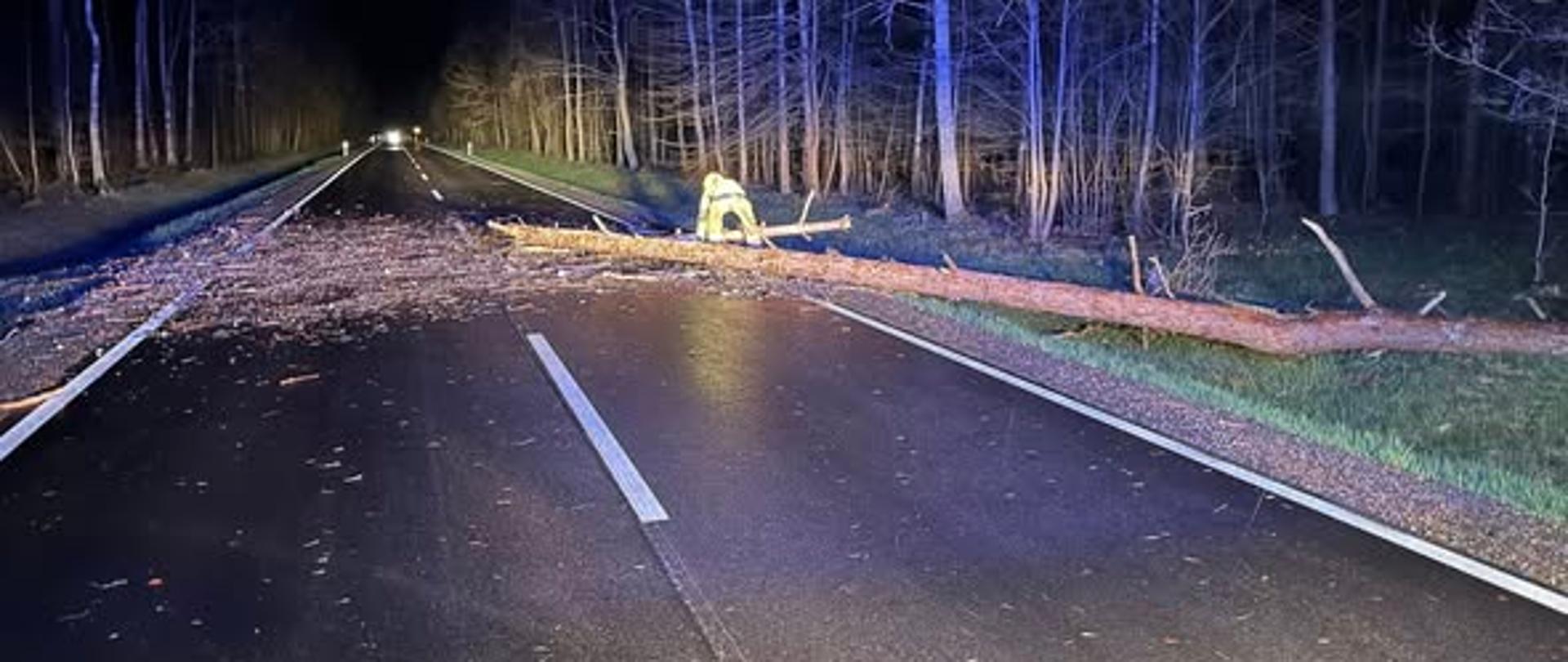 Silny wiatr nad powiatem szczycieńskim – liczne interwencje straży pożarnej