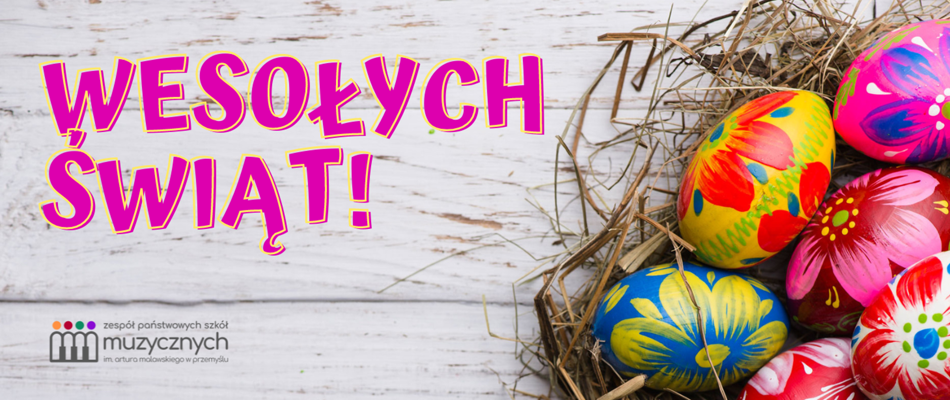Na szarym tle znajduje się napis „Wesołych Świąt”
Poniżej logotyp szkoły. Na prawo od napisu znajdują się leżące na sianie kolorowe pisanki wielkanocne.
