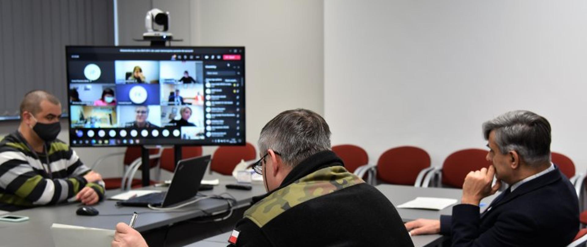 Wideokonferencja z przedstawicielami samorządów - zdjęcie