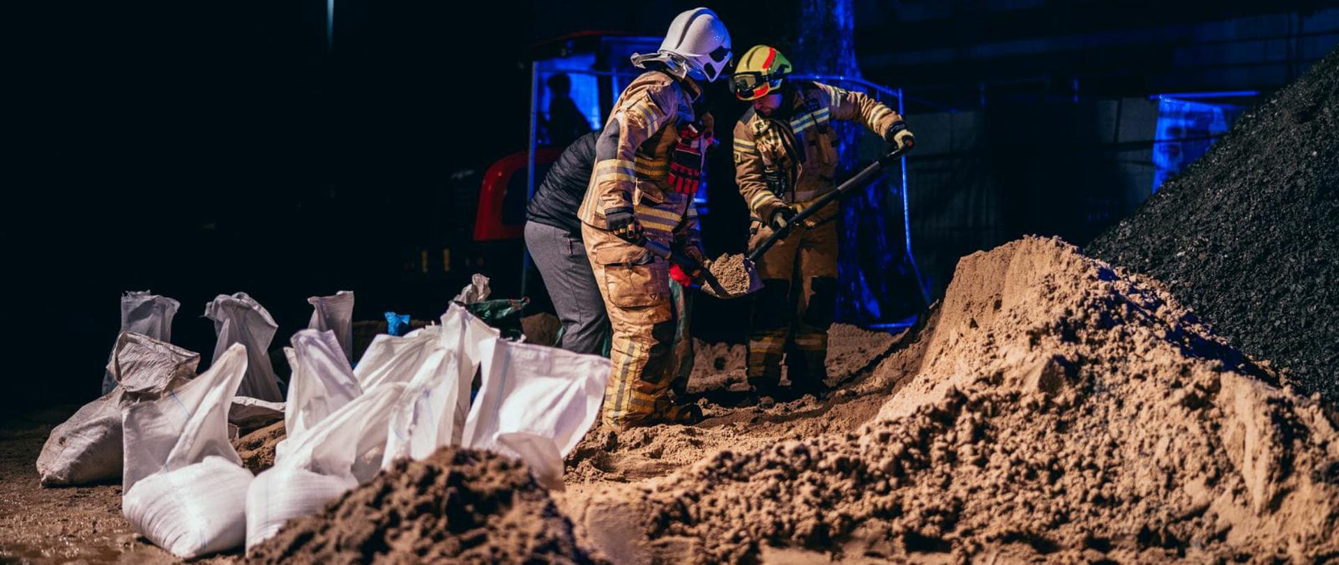 Działania przeciwpowodziowe na wałach pomiędzy miejscowościami Kołczewo-Chynowo gm. Wolin.