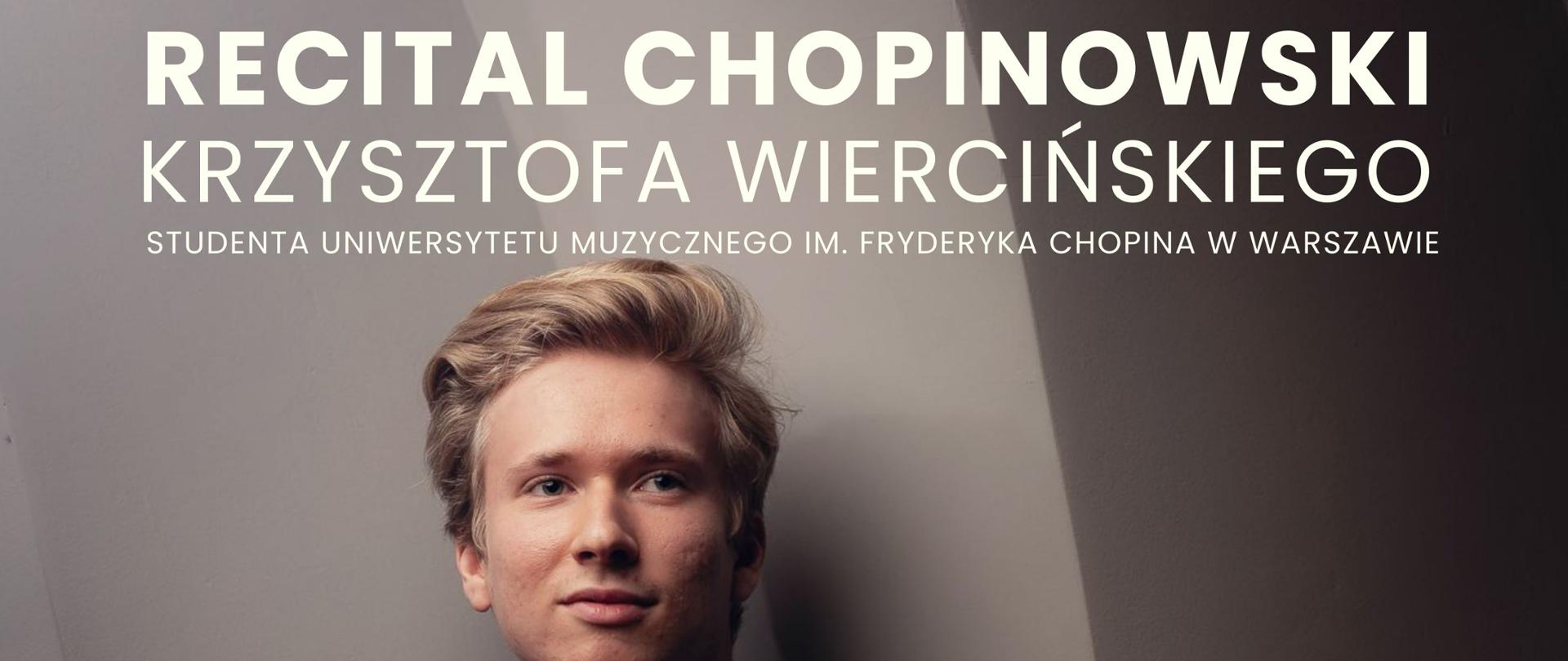 NA STOPNIOWANYM ODCIENIAMI SZAROŚCI TLE WIDOCZNA JEST POSTAĆ PIANISTY, KTÓRY W CENTRALNEJ CZĘŚCI PLAKATU w pozie zamyslenia/ Od góry białą drukowaną czcionką jest informacja o wydarzeniu - nazwa, imię pianisty oraz jego przynaleźność alma mater. po prawej ponieżej połowy plakatu informacja o dacie, godzinie i miejscu koncerty. W stopie loga sponsorów i organizatorów