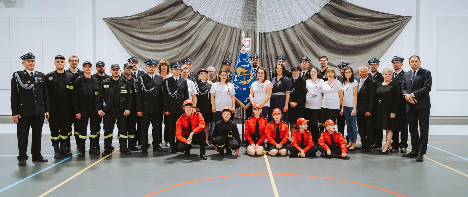 Przekazanie nowego Sztandaru druhom OSP Mrowino