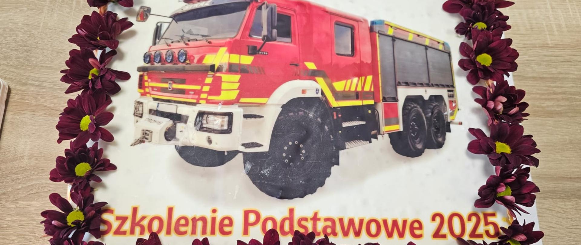 Zdjęcie przedstawia tort z zakończenia kursu podstawowego.