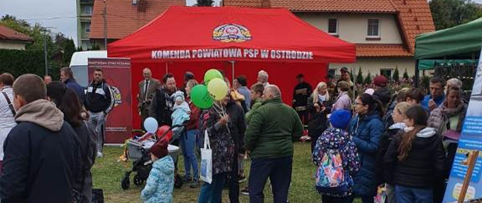 „Kręci mnie bezpieczeństwo” na festynie rodzinnym - stoisko strażackie. 