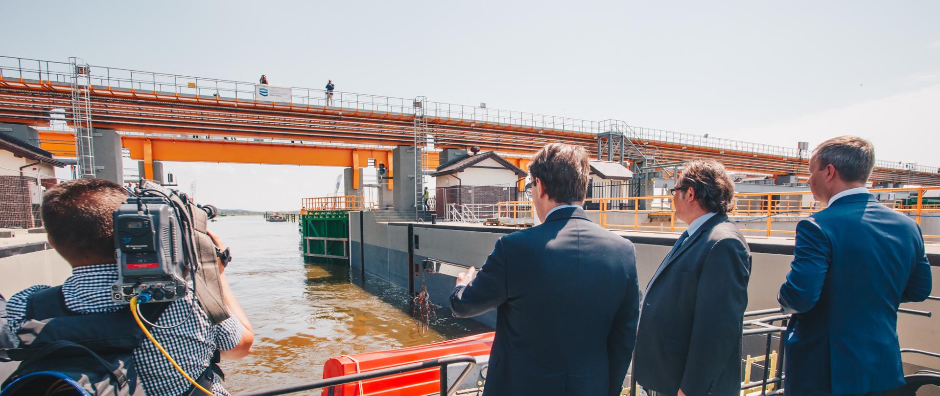 Otwarcie śluzy wodnej w Malczycach