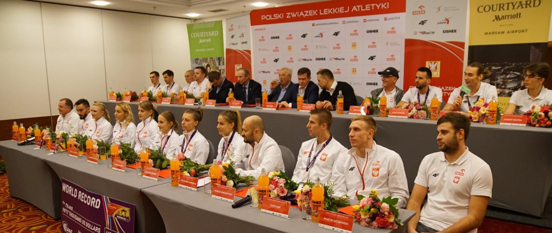 Zdjęcie z powitania mistrzów