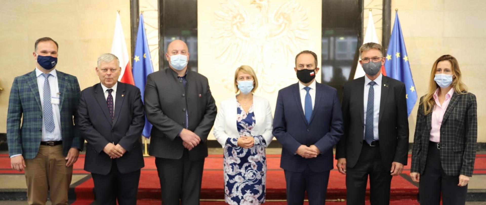 Delegacja parlamentarzystów ze Słowenii z Ministrem Gut-Mostowym na spotkaniu w Ministerstwie Rozwoju i Technologii