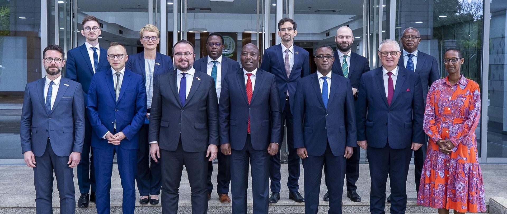 Wiceminister Artur Soboń z przedstawicielami rwandyjskiego rządu