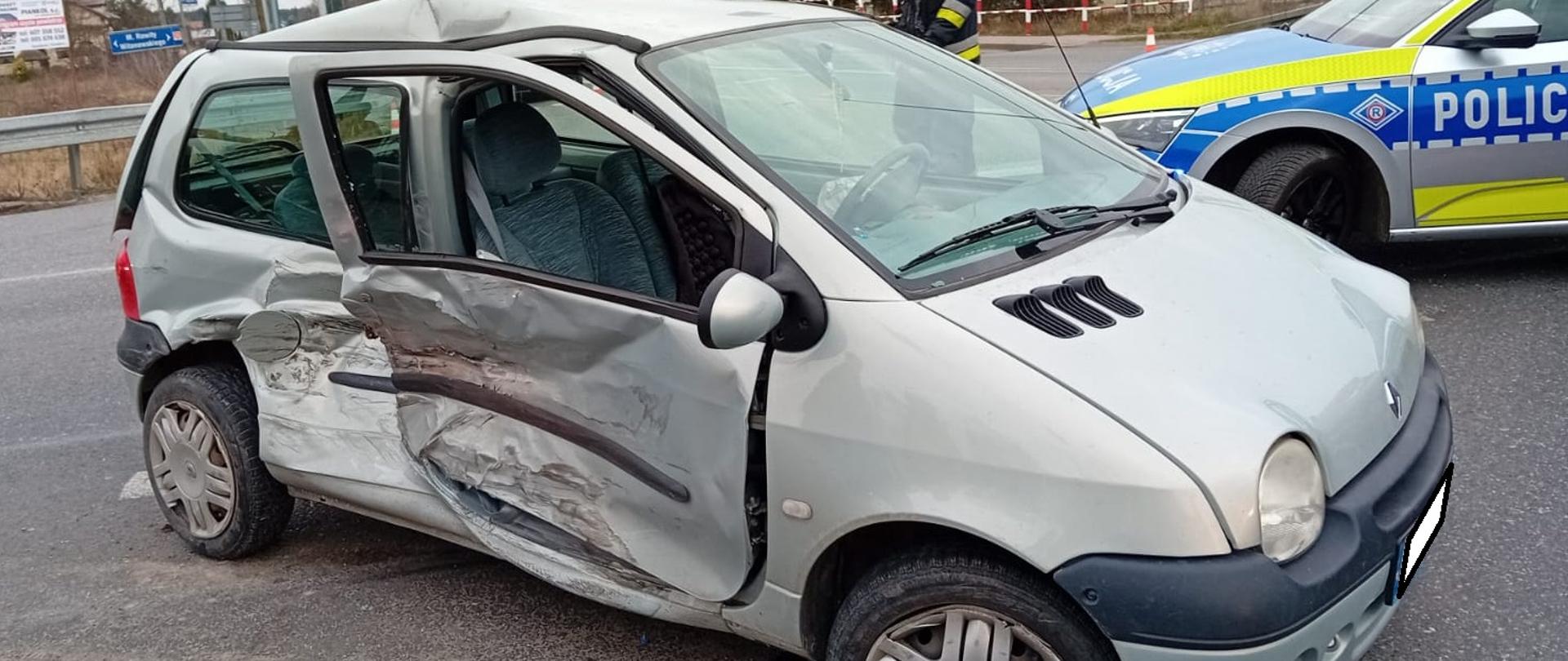 Uszkodzony bok pojazdu Renault Clio