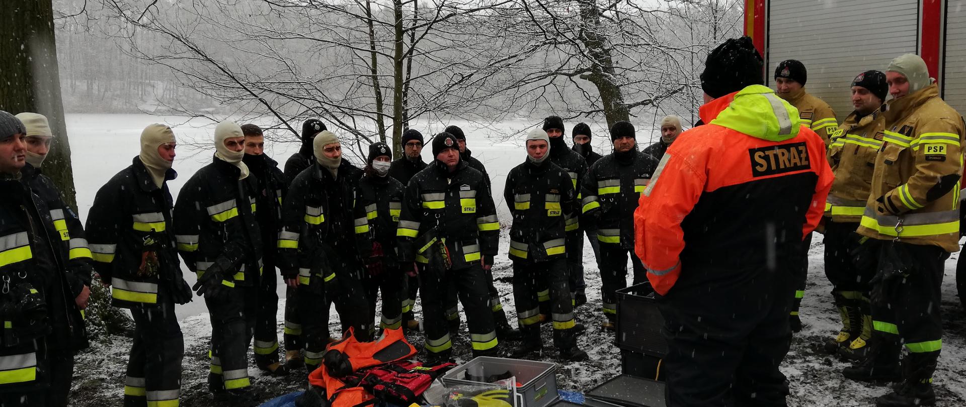 Warsztaty dotyczące działań na zamarzniętych akwenach wodnych