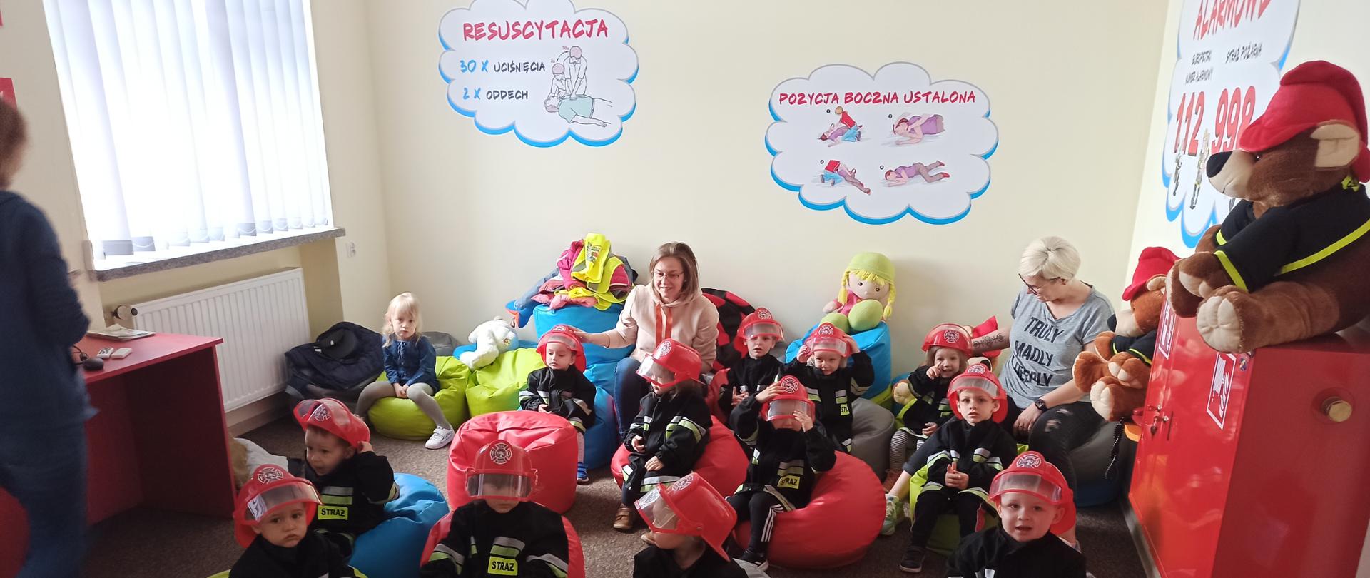 Dzieci z „Zaczarowanej_Krainy” w sali edukacyjnej "Ognik" KP PSP Gostynin