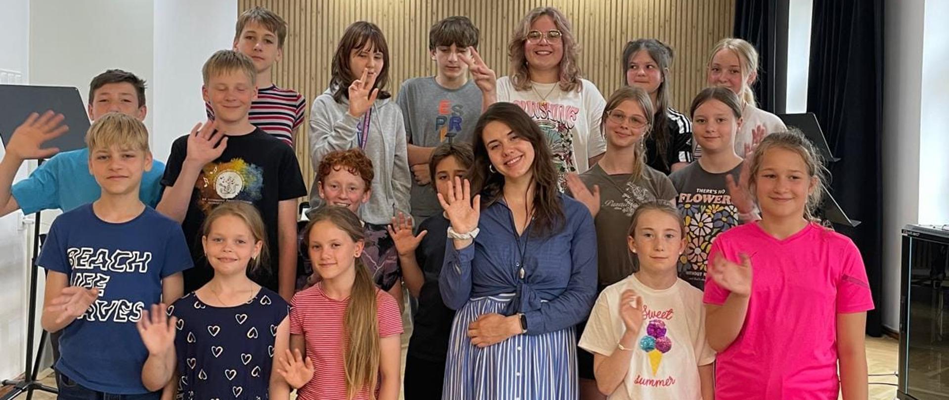 Galeria 6 zdjęć z warsztatów emisji głosu, które odbyły się 18 czerwca 2025 w auli PSM w Kłodzku