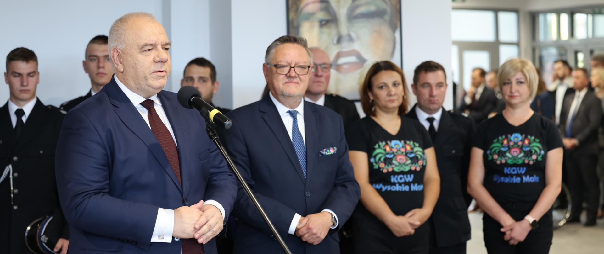 Minister Jacek Sasin na spotkaniu z lokalnymi KGW i OSP w Kolnie.