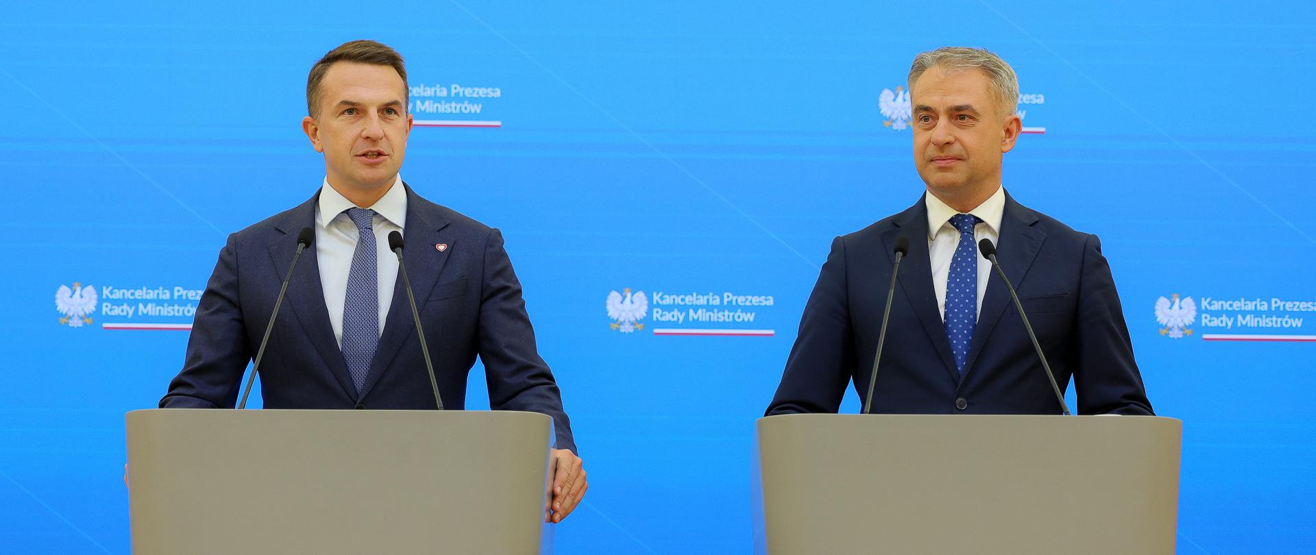 Konferencja prasowa po posiedzeniu Rady Ministrów z udziałem Wicepremiera, Ministra Cyfryzacji Krzysztofa Gawkowskiego oraz rzecznika rządu, Ministra Adama Szłapki, 23.09.2025 r.