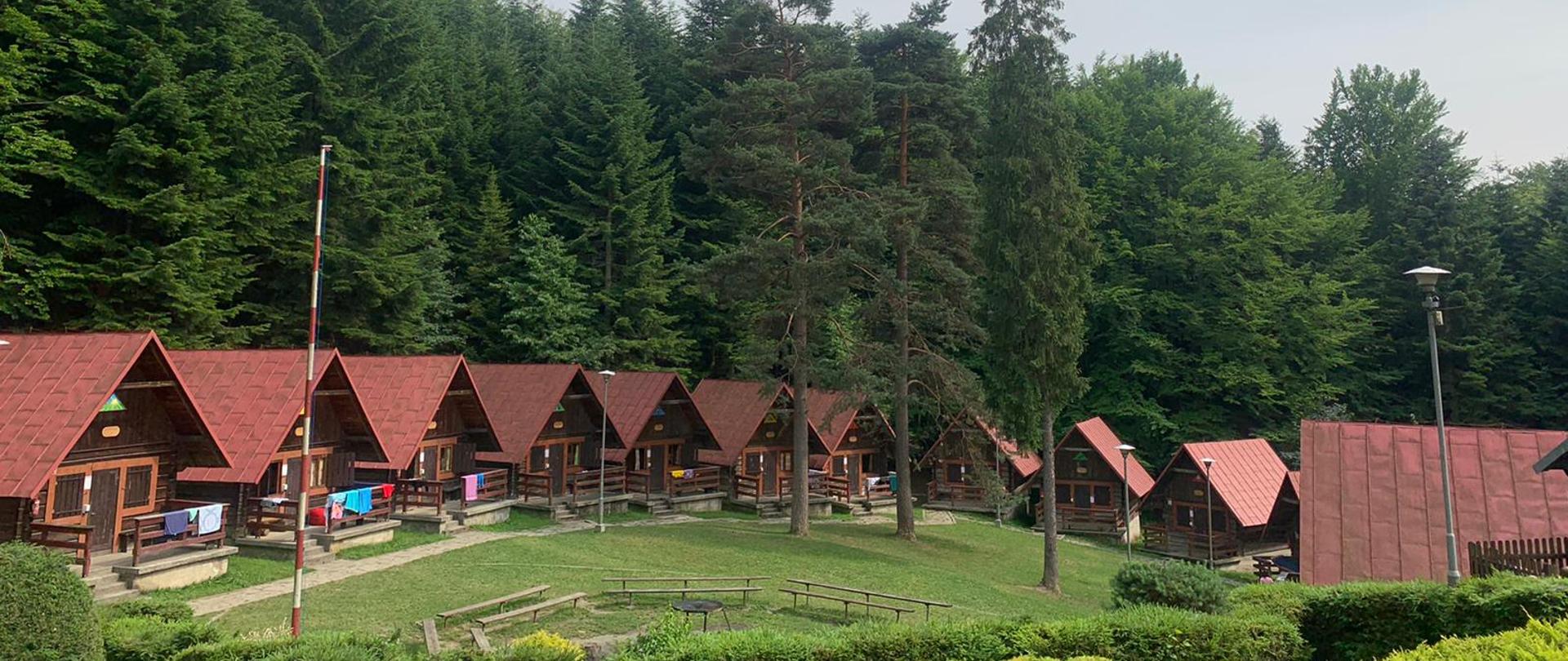 Baza Szkoleniowo – Wypoczynkowa „Lubogoszcz” w Kasince Małej zlokalizowana jest w Beskidzie Wyspowym na zboczu góry Lubogoszcz