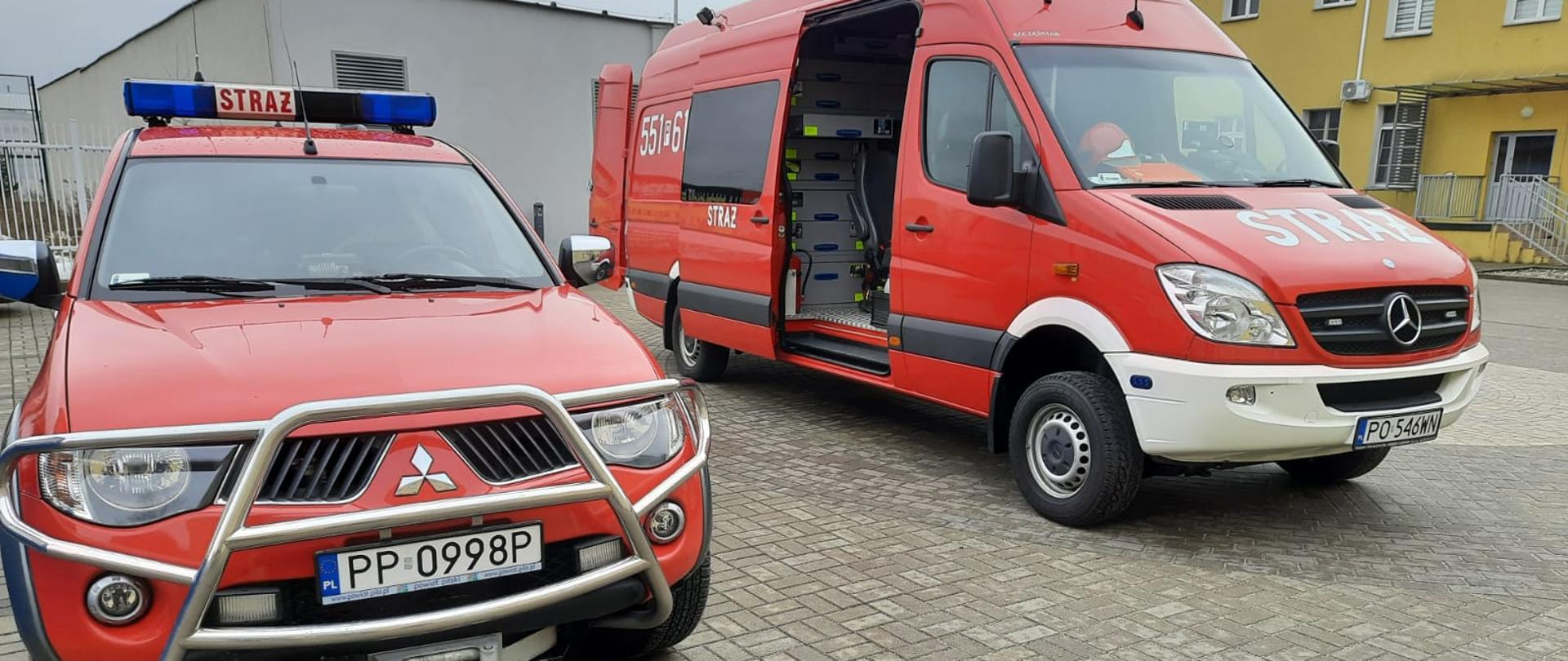 Na zdjęciu widać pojazdy pożarnicze.