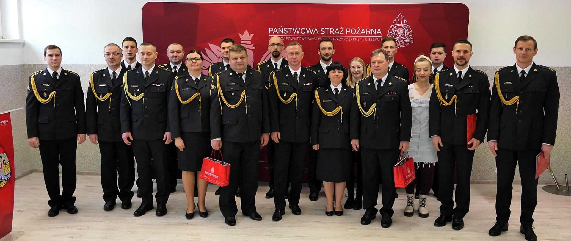 We wtorek 31 stycznia 2023 roku w siedzibie Komendy Powiatowej PSP w Cieszynie odbyła się uroczysta zbiórka związana ze zmianami personalnymi na stanowiskach dowódczych w jednostkach ratowniczo-gaśniczych PSP. Podczas uroczystości miało miejsce również pożegnanie ze służbą w szeregach Państwowej Straży Pożarnej dowództwa JRG nr 2 w Skoczowie, którzy z dniem 31 stycznia 2023 przeszli na zaopatrzenie emerytalne. 