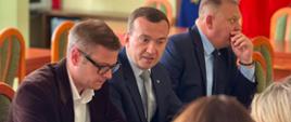 Wicewojewoda Mateusz Szauer z wizytą w powiecie elbląskim. Bezpieczeństwo i rozwój regionu