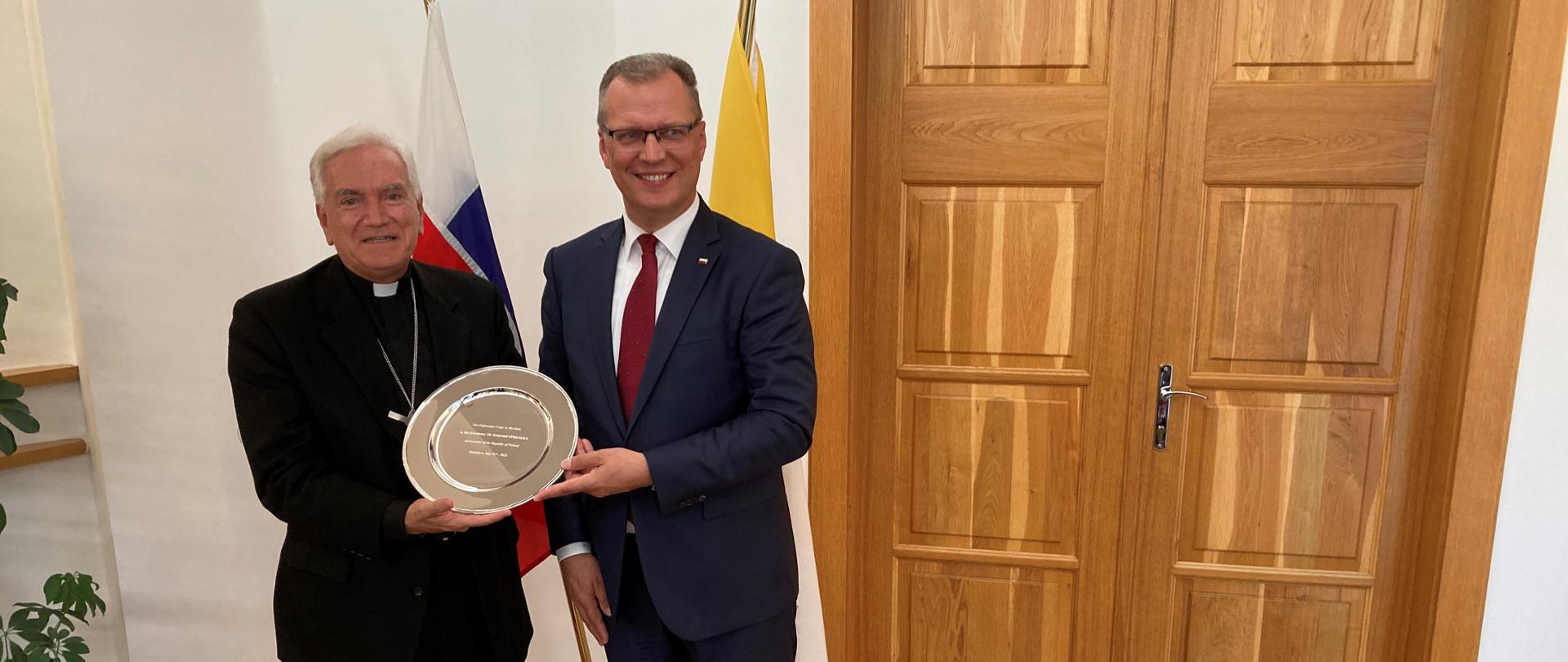 Stretnutie veľvyslanca s apoštolským nunciom na Slovensku