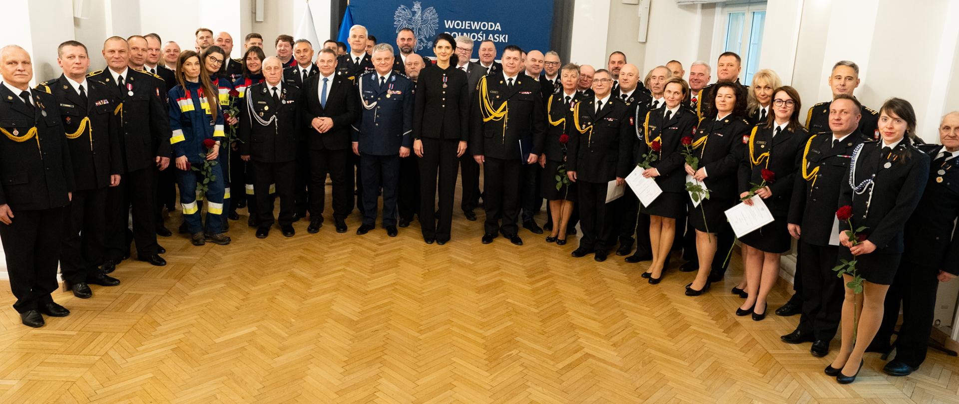 Uroczysta zbiórka z okazji Narodowego Święta Niepodległości w Sali Kolumnowej DUW