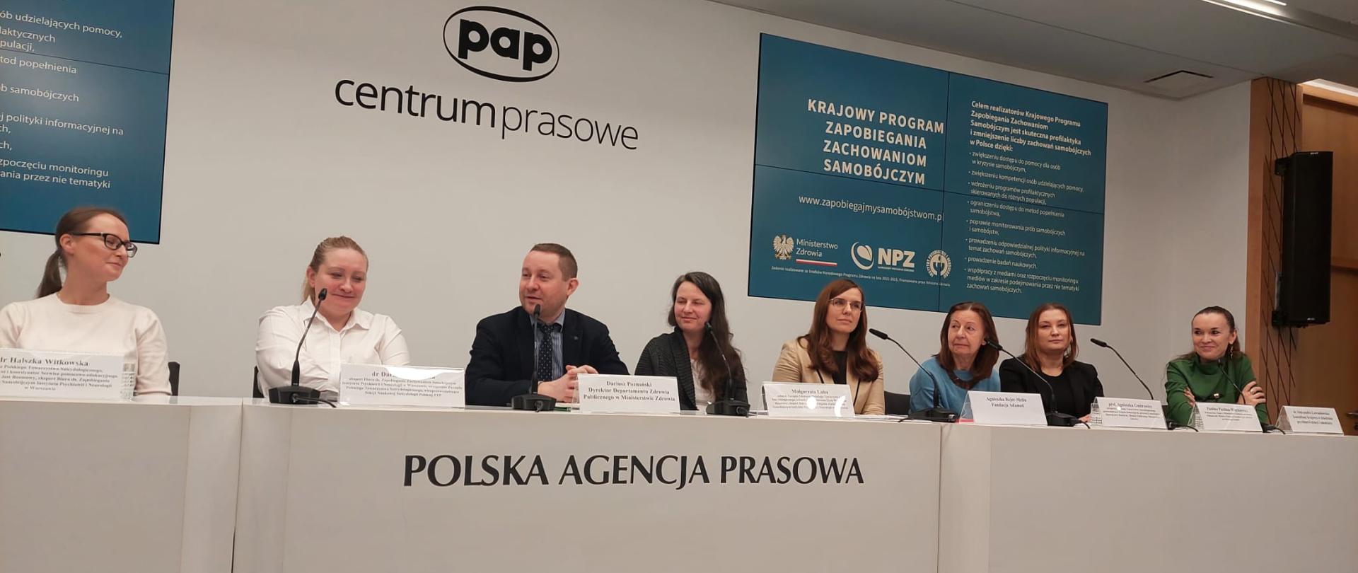 Na zdj. dyrektor Dariusz Poznański na konferencji dot. zachowań samobójczych dzieci.