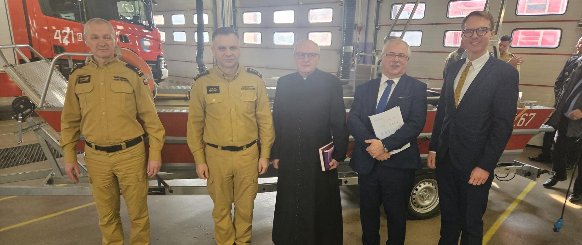 Narada roczna w KP PSP w Grajewie - podlaski komendant wojewódzki PSP, komendant powiatowy PSP w Grajewie, Starosta Grajewski i przedstawiciel władz samorządowych