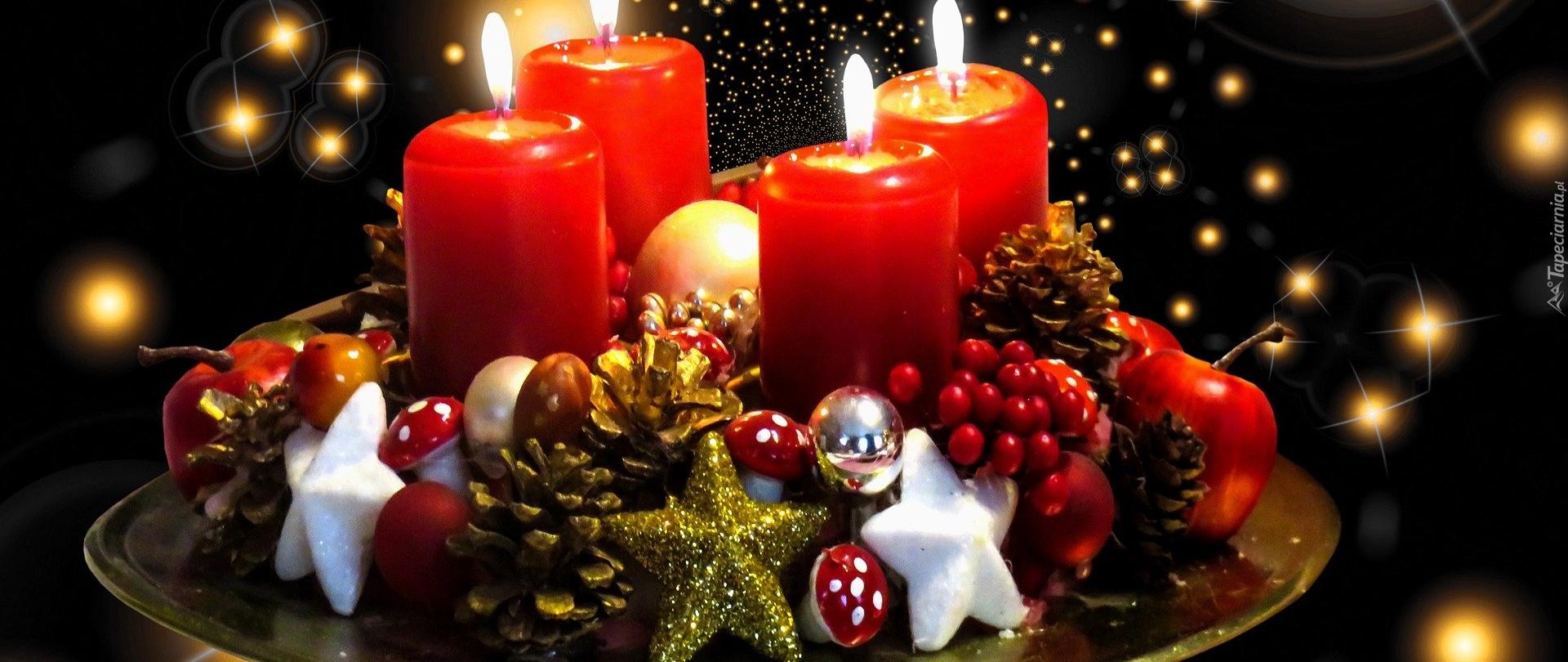 Zdjęcie przedstawia stroik świąteczny.