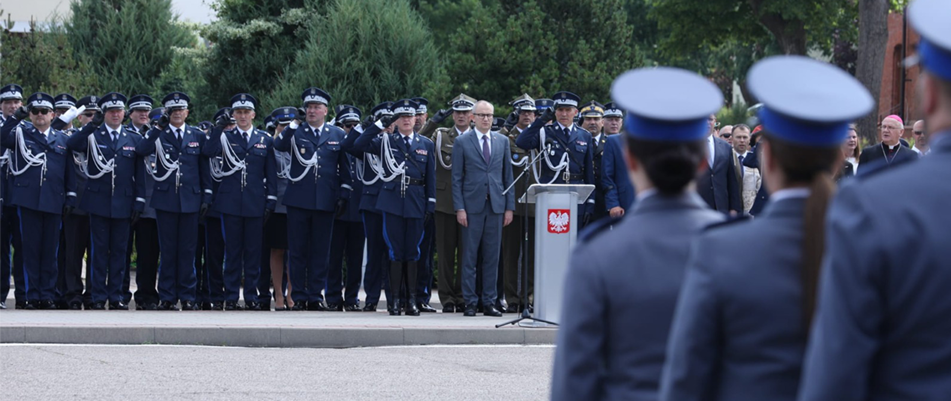 Promocja oficerska w Wyższej Szkole Policji w Szczytnie z udziałem wiceministra Błażeja Pobożego.