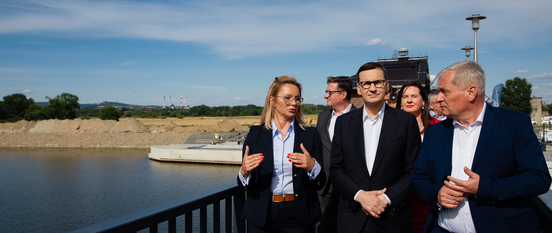 Wizyta premiera na terenie budowy stopnia wodnego Januszkowice.