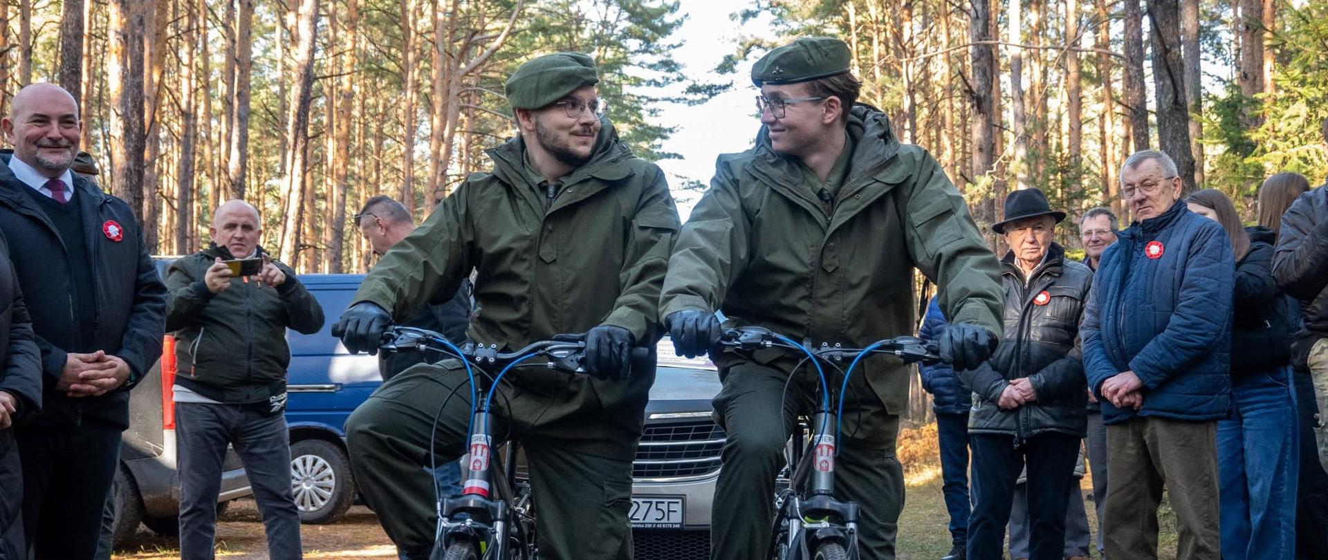 Uczestnicy XXIV Sztafety Rowerowej "Ogień Niepodległości"
