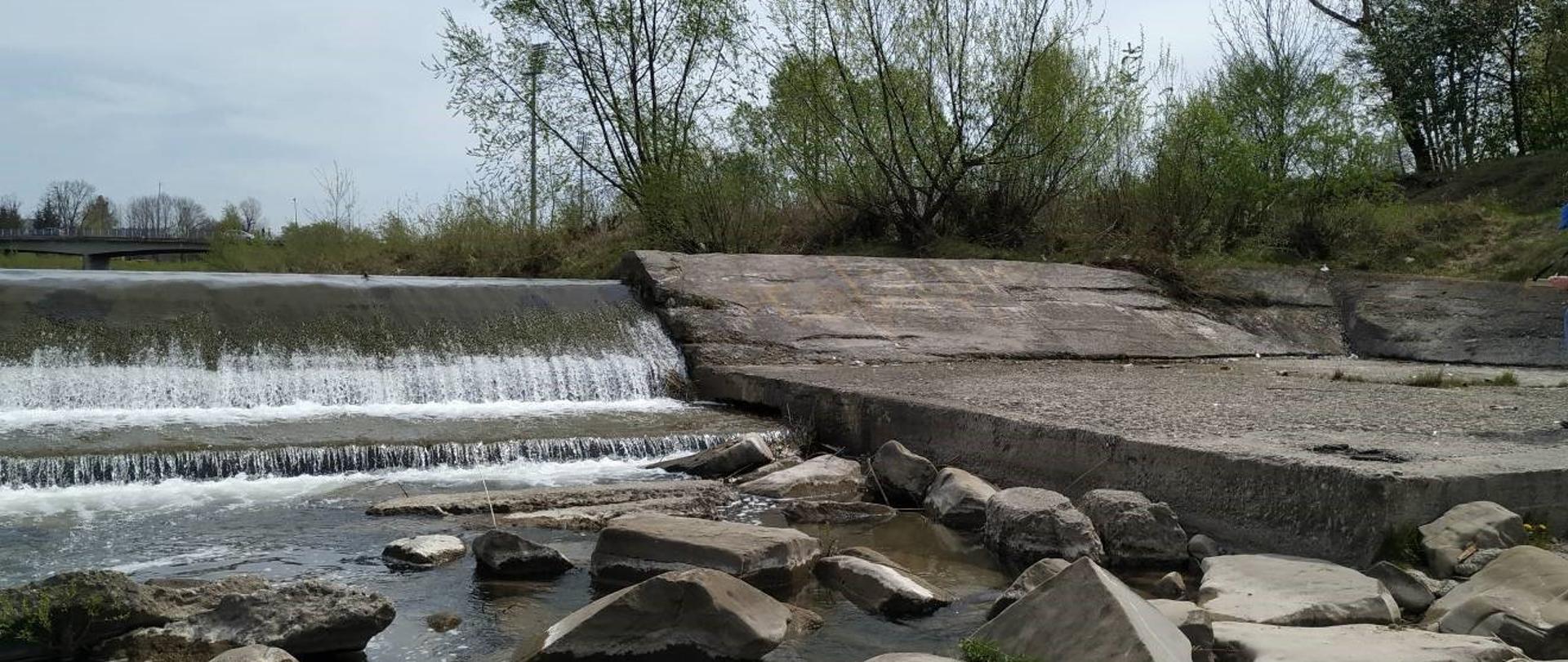 Jeden ze stopni wodnych na Kamienicy Nawojowskiej, który zostanie przebudowany