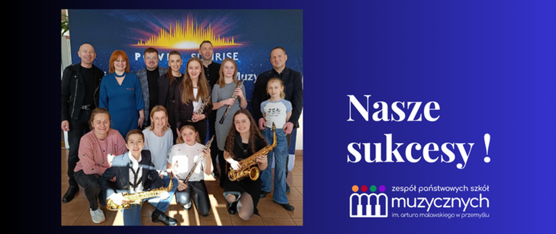 grafika przedstawia zdjęcie uczestników konkursu - IV Międzynarodowego Konkursu Muzycznego „POWER SUNRISE” w Skierniewicach. Po prawej stronie napis: nasze sukcesy a pod nim logo szkoły