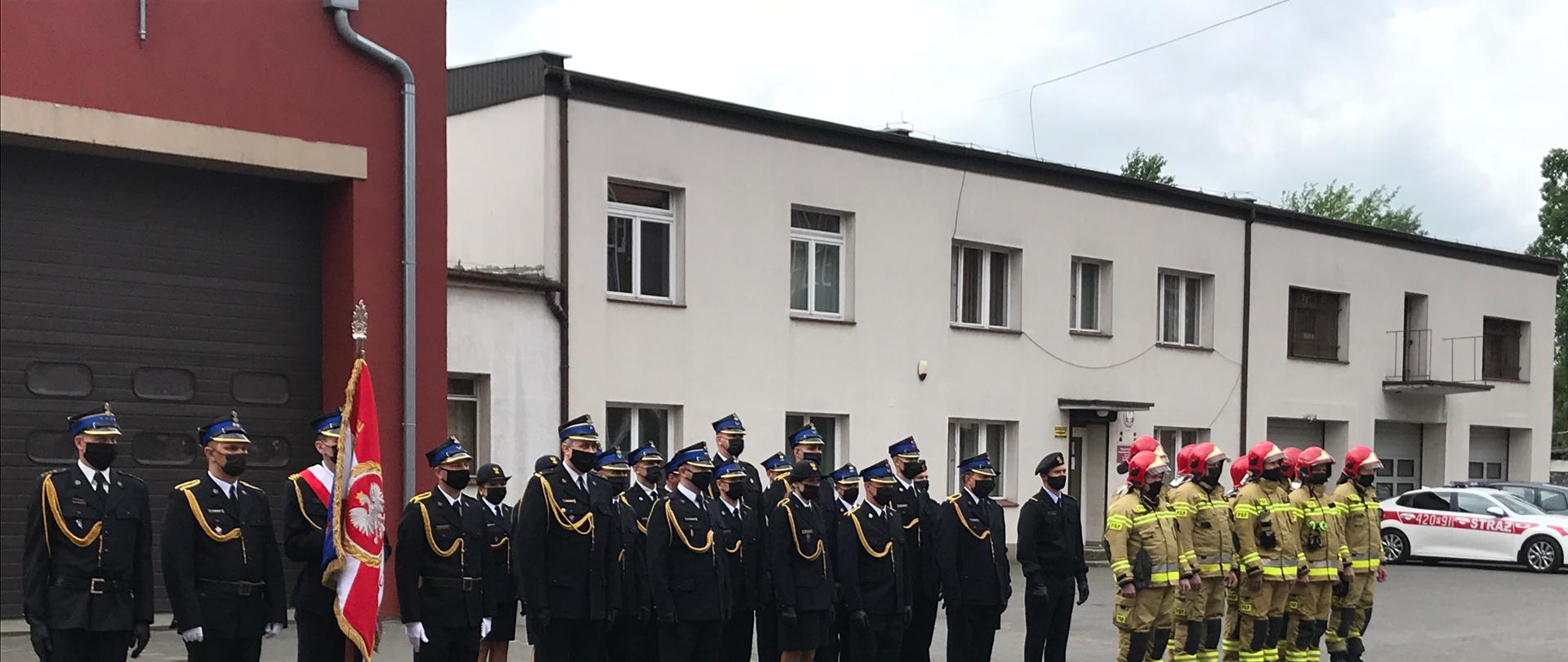 Uroczysty apel z okazji Dnia Strażaka