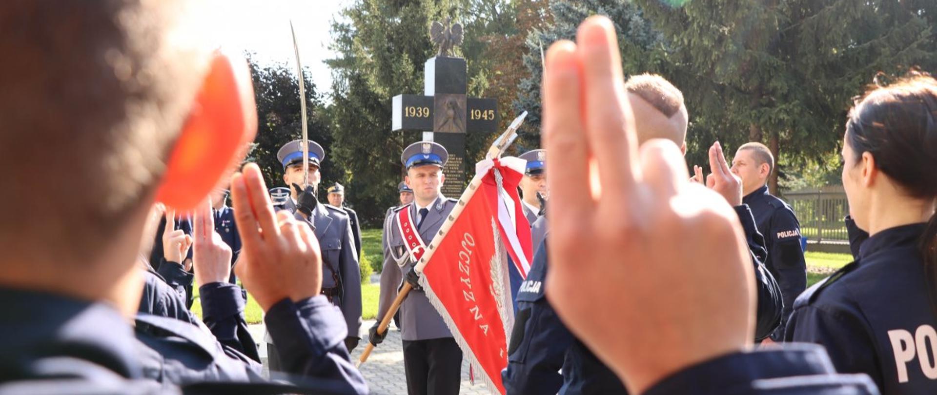 policjanci składają ślubowanie